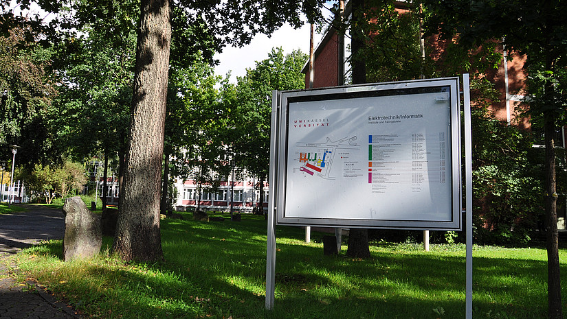 Image: Display case with the campus map at the Wilhelmshöher Allee site