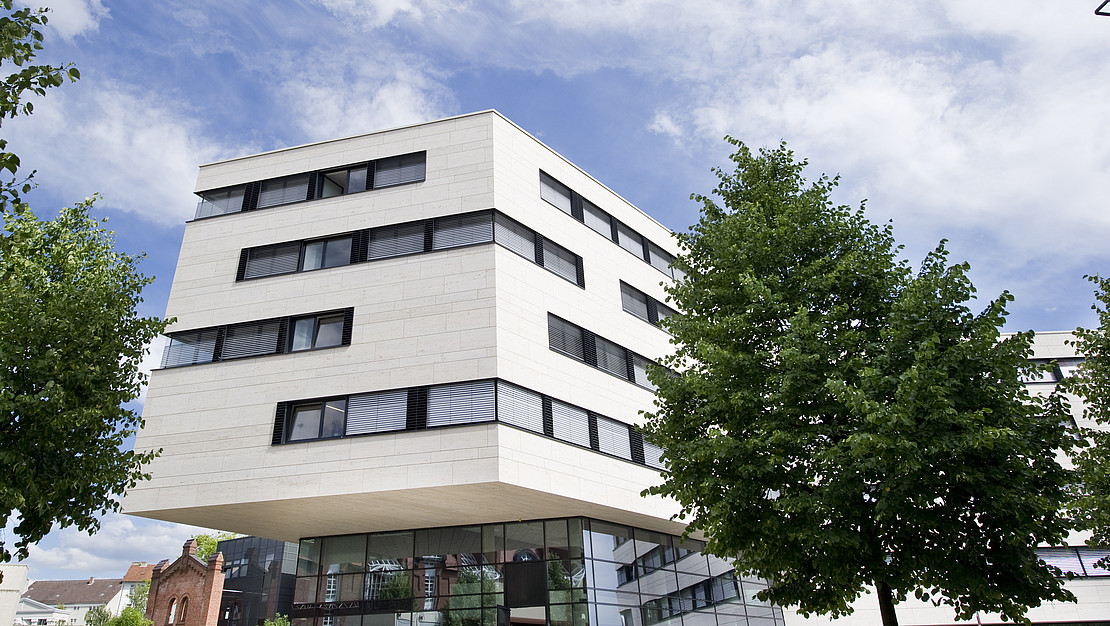 Das Foto zeigt das Institut für Geistes- und Kulturwissenschaften der Uni Kassel