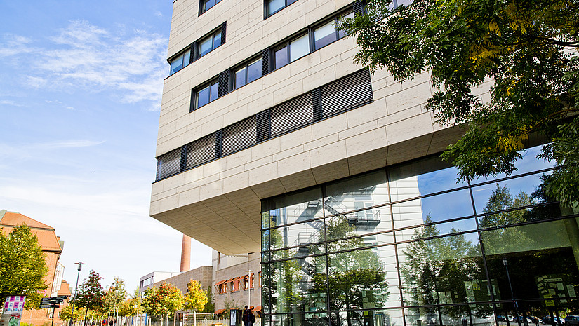 Image: The main building of the FB02 at the Holländischer Platz campus, Kurt-Wolters-Str. 5